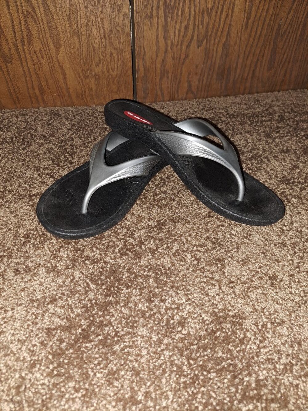 NWOT Okabashi Marina women's black & silver thong flip-flop sandals